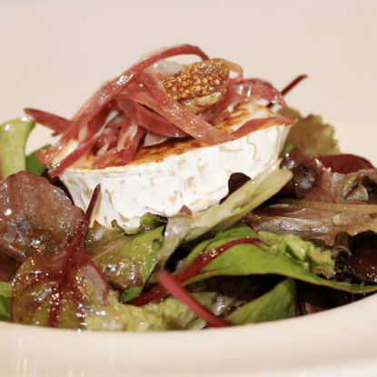 Caramelized goat cheese salad with Jamón Ibérico de Bellota