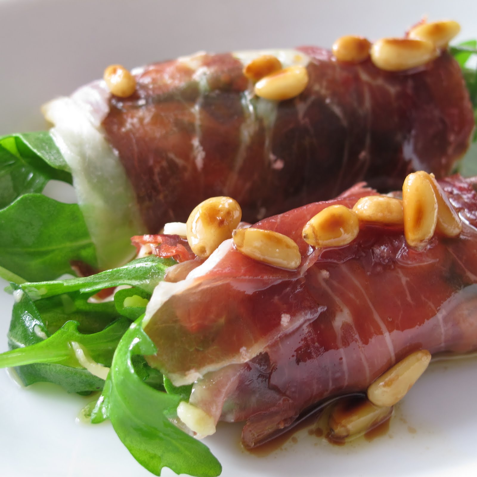 Jamón Ibérico rolls with Arugula and Pine Nuts