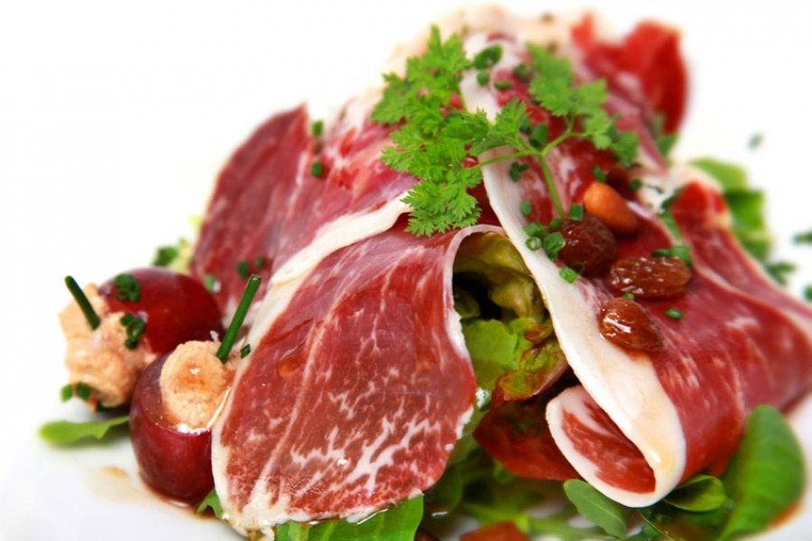 Lamb’s lettuce salad with iberian ham