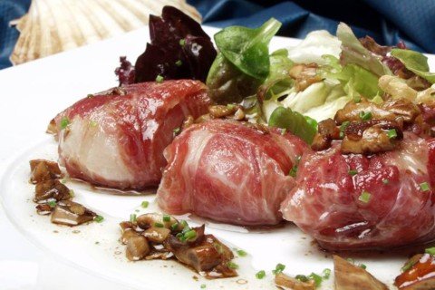 Scallop Salad with Ibérico Ham and Mushroom vinaigrette